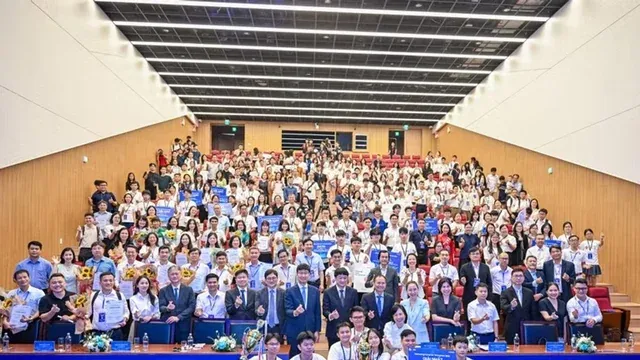 تكريم المواهب الشابة المتميزة في مسابقة سامسونج سولف فور تومورو 2026.