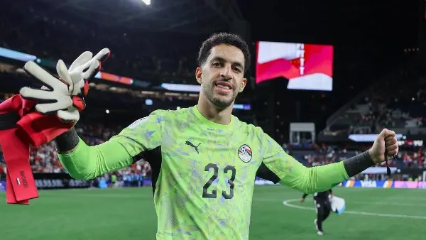 خالد الغندور: مصطفى شوبير يقطع إجازة زواجه ويعود لتدريبات الأهلي.. والأقرب للمشاركة أمام مودرن