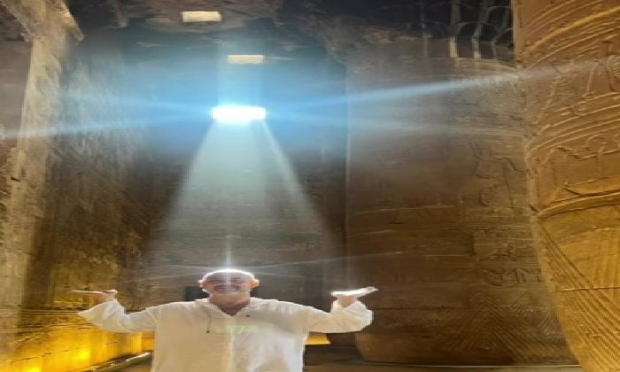 شمس الأهرامات: كشف أسرار قدس الأقداس