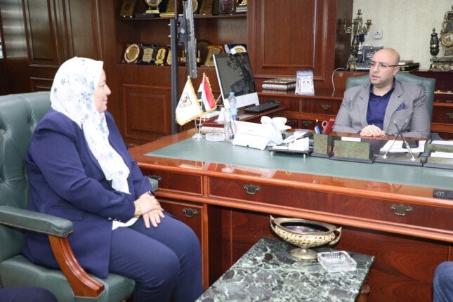 «إقالة إدارة مدرسة بعد فشل جماعي لطالبات باستثناء واحدة»