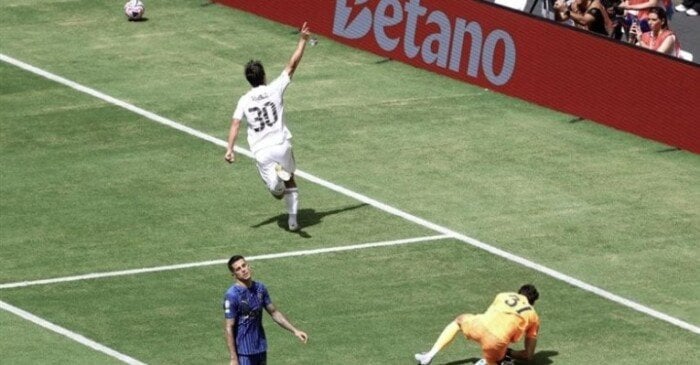 الهلال السعودي يواجه ريال مدريد بالتعادل في الشوط الأول بكأس العالم للأندية - لا تفوت مشاهدة الفيديو!