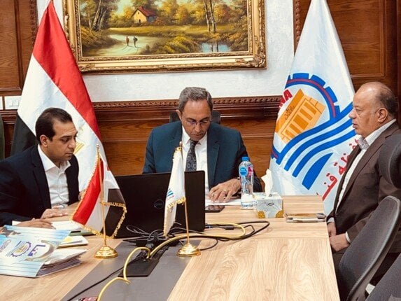 متابعة مباشرة لمحافظ قنا: تقنين الأراضي ومكافحة مخالفات البناء