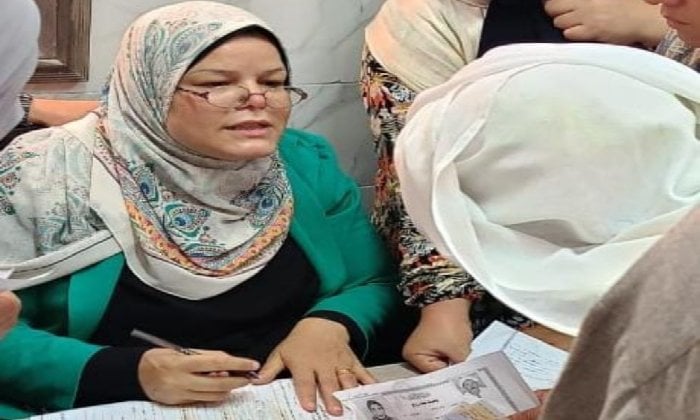 توزيع بطاقات الرقم القومي المجانية لـ 285 سيدة في أبو المطامير