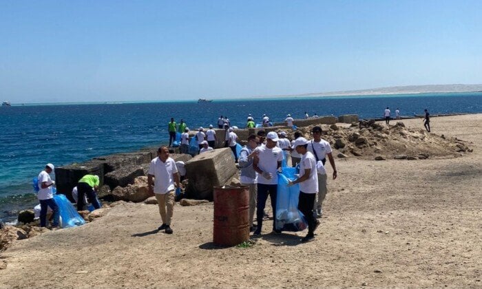 حملة تنظيف شاطئ فلفلة بالغردقة: جهود جمعية المحافظة على البيئة