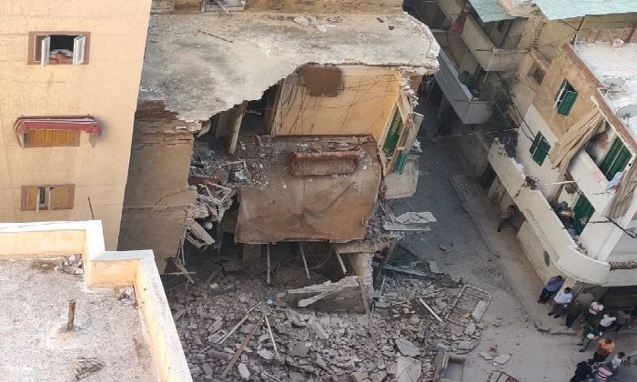 انهيار عقار مهجور في باكوس دون وقوع إصابات
