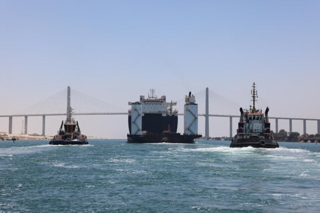 عبور ناجح لسفينة CMA CGM JULES VERNE العملاقة في قناة السويس