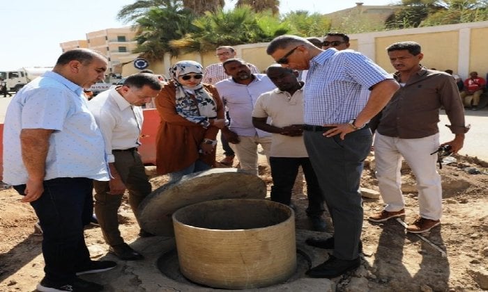  محافظ أسوان: استراتيجيات مبتكرة لمعالجة أزمة الصرف في الكرور.