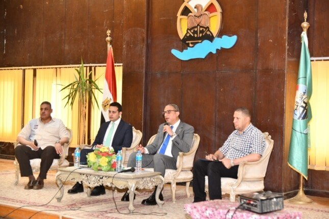  محافظ الفيوم: الخدمة العامة مسؤولية مستمرة وتقييم دائم للقيادات