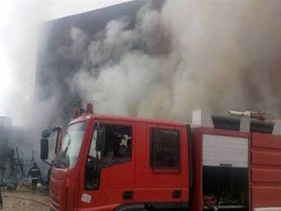 حريق هائل يلتهم مصنع فيبر في القليوبية