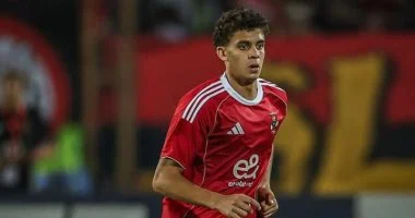 ثلاث فرق أوروبية تنافس برشلونة على ضم نجم الأهلي الشاب